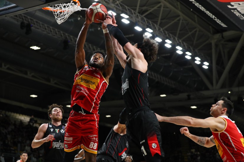 Tyrique Jones efes