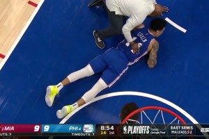 76ers, brutto infortunio al ginocchio per Danny Green