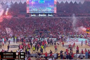 Olympiacos, una partita a porte chiuse dopo l’invasione di campo a fine Gara 5