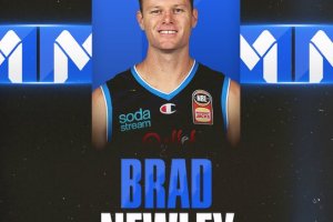 Melbourne United extends Brad Newley