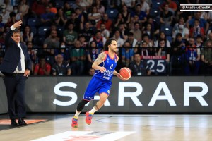 L’Anadolu Efes impatta la serie con il Galatasaray: doppia doppia per Larkin