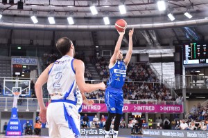 La Germani Brescia firma l’1-0 su Sassari nel segno di Della Valle e Mitrou Long
