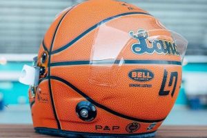 Il basket in testa: il casco di Lando Norris per il GP di Miami