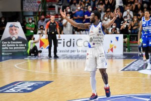 Dinamo Sassari, Jason Burnell gioca al raddoppio