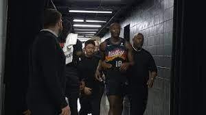 Marqueese Chriss rincorre Bismack Biyombo nel tunnel degli spogliatoi dopo la doppia espulsione
