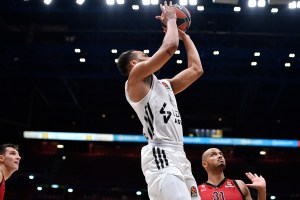 Fenerbahce reportedly in talks with Elie Okobo