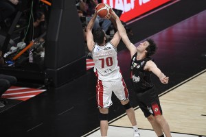 Strappo nel terzo quarto, resistenza nel finale: l’Olimpia Milano vince alla Segafredo Arena. 0-1