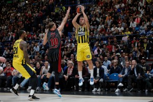 Fenerbahce re-signs captain Melih Mahmutoglu to new 2-year deal