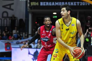 Dario Zucca firma a Salerno