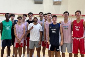 Marcell Jacobs in visita alla Nazionale Under 18 di Italbasket