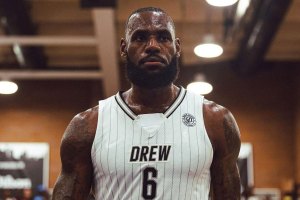 LeBron James torna in Drew League dopo 11 anni e dà spettacolo
