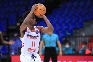 Manresa signs Jerrick Harding to 2-year deal
