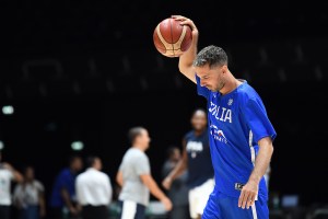 Italbasket, Amedeo Della Valle lascia il ritiro. Pozzecco: Scelta difficile e che mi fa soffrire