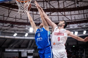 Italy, Danilo Gallinari leaves game vs Georgia with knee injury