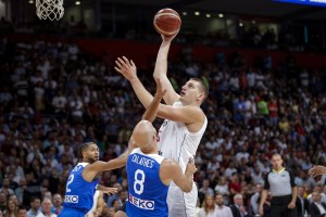 Jokic e Jaramaz tengono in corsa la Serbia, Grecia ko