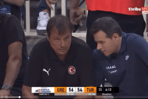 Ergin Ataman ejected but refuses to leave. Dimitris Itoudis went to his bench