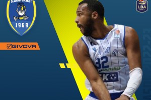 Givova Scafati, intervento al polso destro per Trevor Thompson