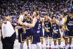 Bosnia and Herzegovina replace Xavier Castaneda with John Roberson