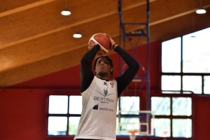 Bertram Derthona saluta Leonardo Arinze Okeke: Milano ha esercitato la clausola rescissoria