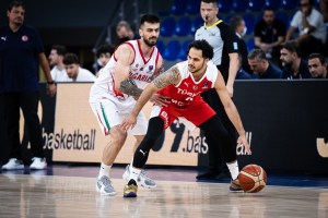 Shane Larkin linked with shock move from Anadolu Efes to Fenerbahce