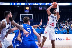 Il sogno dell’Italia si infrange all’overtime, la Francia vince 93-85 e vola in semifinale