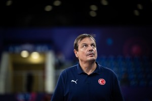 Ergin Ataman ancora polemico con la FIBA: Ma che razza di Eurobasket è questo?