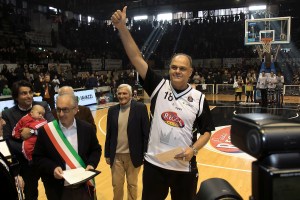 Caserta ricorda Oscar Schmidt: oggi alle 18 la messa in Duomo