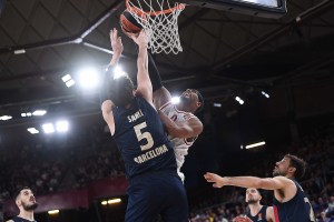 Olimpia Milano resiste un quarto, dopo è solo Barcellona