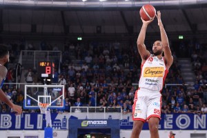Cheatham e Pesaro fanno lo scherzetto a Brescia