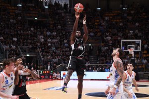 Virtus Bologna, Semi Ojeleye si allena con i compagni