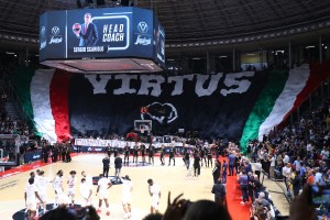 La coreografia della Curva Nord Virtus per il ritorno in Eurolega delle Vu Nere