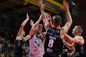 Super rimonta della Bertram Tortona, Trento cade nel finale