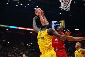 L’Olimpia Milano rimonta dal -17 ma si ferma in overtime. Due bombe di Blatt premiano l’Alba