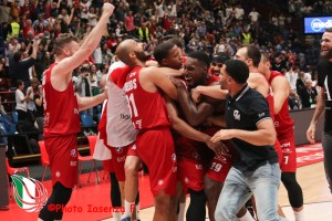 Pazzesco canestro di Hall sulla sirena, Milano supera Brindisi 83-82