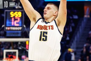 Tripla-doppia di Jokic, Nuggets corsari sul campo dei campioni in carica