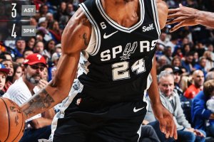 San Antonio prolunga l’inizio difficile dei Sixers