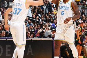 It’s Showtime! LeBron, Davis, Wesbrook: i Lakers si prendono la prima W
