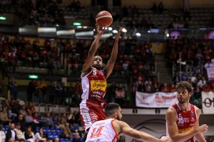 Moretti al timone, Abdur e Kravic eseguono: dominio Pesaro a Trieste