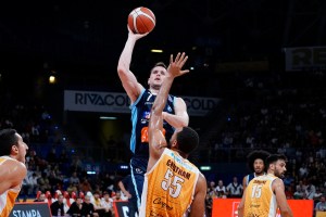 Vuelle beffata: Napoli passa a Pesaro all’overtime