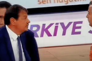 Ergin Ataman ejected in Efes-Darussafaka game put up a show in front of referees