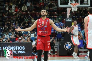 Milano fatica nel primo tempo, super-Mitrou-Long la guida al successo su Trieste 98-81