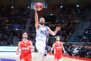 Fischi al Paladozza. L’Assigeco supera la Fortitudo 76-84