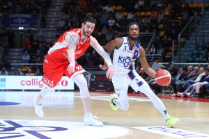 La Fortitudo Bologna rimane imbattuta al Paladozza. Superata Chieti 90-83