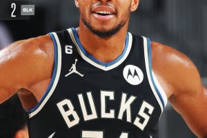 Holiday spezza l’equilibrio nel finale, per i Bucks arriva il sei su sei