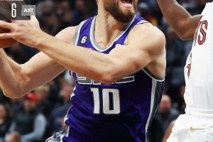 21 di Sabonis, Sacramento sorprende i Cavs