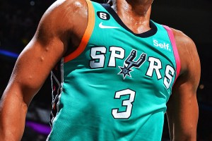 Tante assenze per Milwaukee, San Antonio festeggia