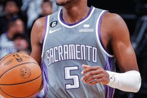 Sesta vittoria in fila per i Kings: 33 di Fox contro i Pistons