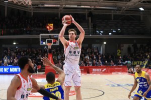 Nate Reuvers signs 3-year deal with Valencia Basket