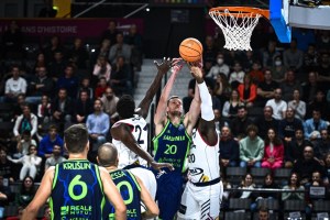 Sassari sempre indietro nel punteggio, Digione vince 88-80