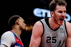 Spurs Jakob Poeltl reportedly among options to improve Celtics’ frontcourt